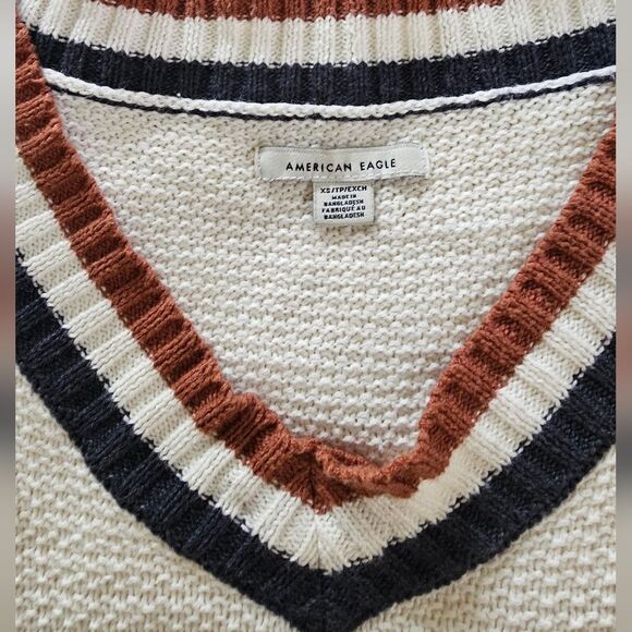 American Eagle Outfitters Cream V-Neck Cropped Sweater Stripes Size XS - Picture 4 of 7